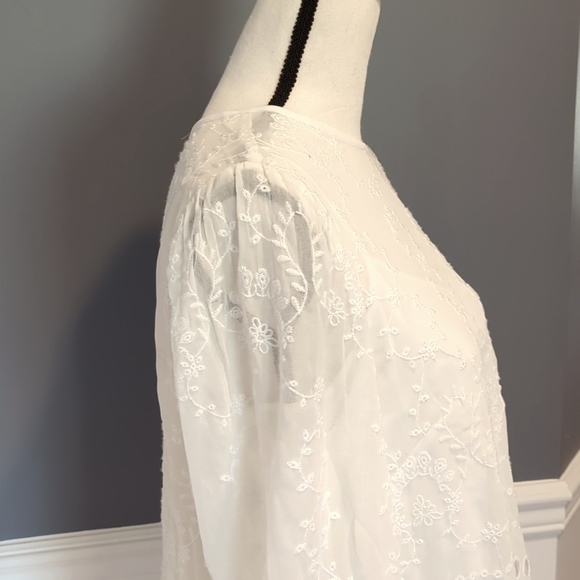✨HP✨ EUC J.Crew White Lace Overlay Eyelet Top - Size: M - Picture 10 of 15